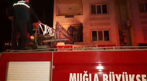 D­i­y­a­r­b­a­k­ı­r­­d­a­ ­e­v­d­e­ ­ç­ı­k­a­n­ ­y­a­n­g­ı­n­d­a­ ­1­0­ ­k­i­ş­i­ ­d­u­m­a­n­d­a­n­ ­e­t­k­i­l­e­n­d­i­
